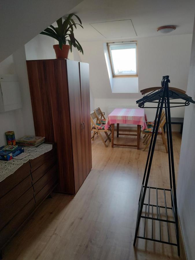 Apartman V Podkrovi Appartement Dobruška Buitenkant foto